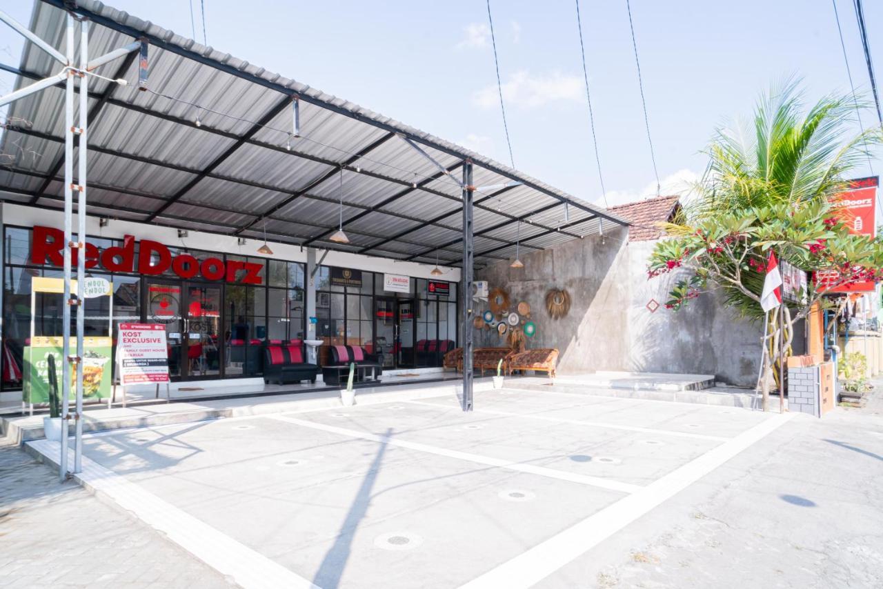 Reddoorz Syariah At Winong Nganjuk Hotel Exterior photo